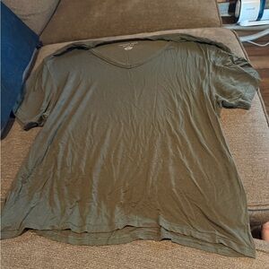 American Eagle Outfitters Olive Short Sleeve Tee